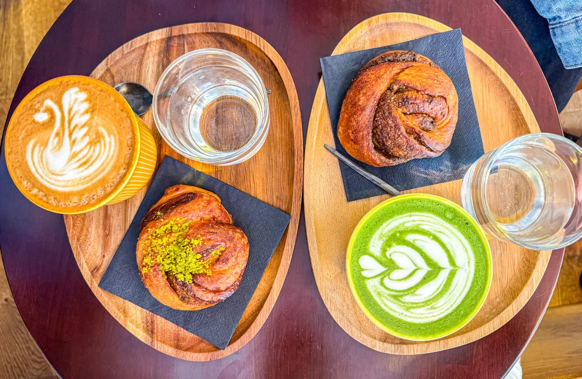 eleven coffee Matcha latte et Ube latte