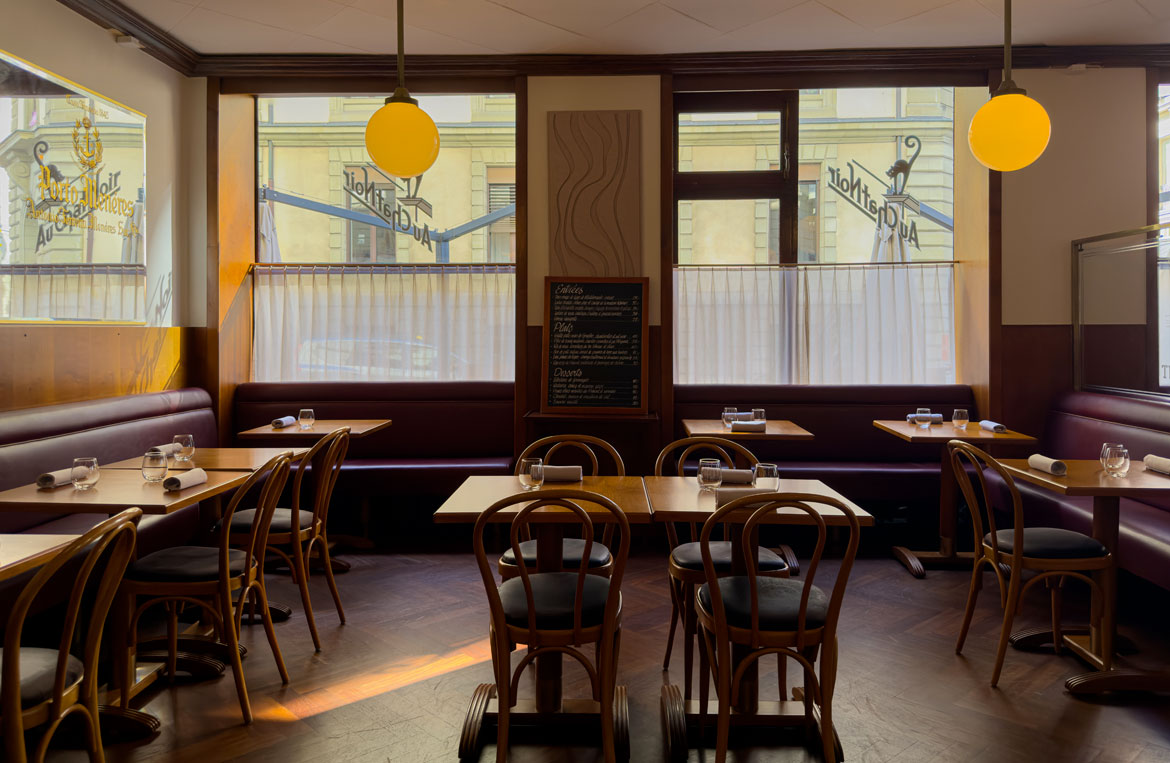 Salle de brasserie du restaurant Au Chat Noir à Lausanne
